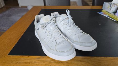 ON the Roger schuhe 43