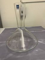 Decanter, flache Schale und gewölbte Früchteschale. Handgema
