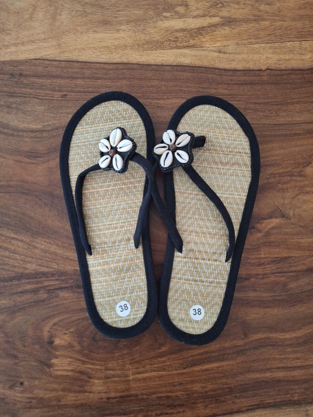 Scarpe da donna: Flip-Flops mit Muscheldekor in Gr. 38 – Usato da Oberrieden venduto da man_tky9