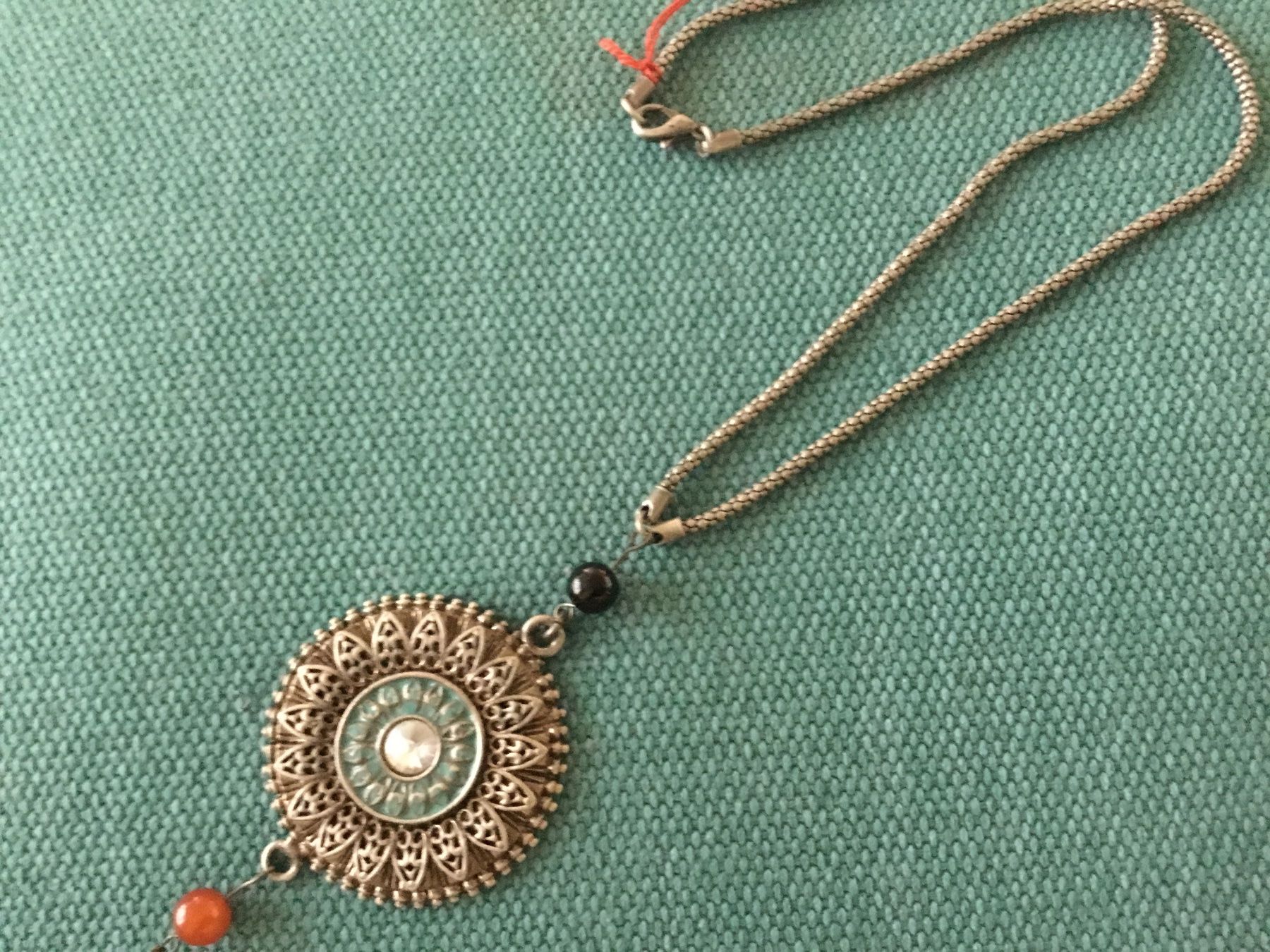 Catenine: Collier style ethno chic beau médaillon neuf – Nuovo (secondo la descrizione) da Le Landeron venduto da nic_8hd5 1