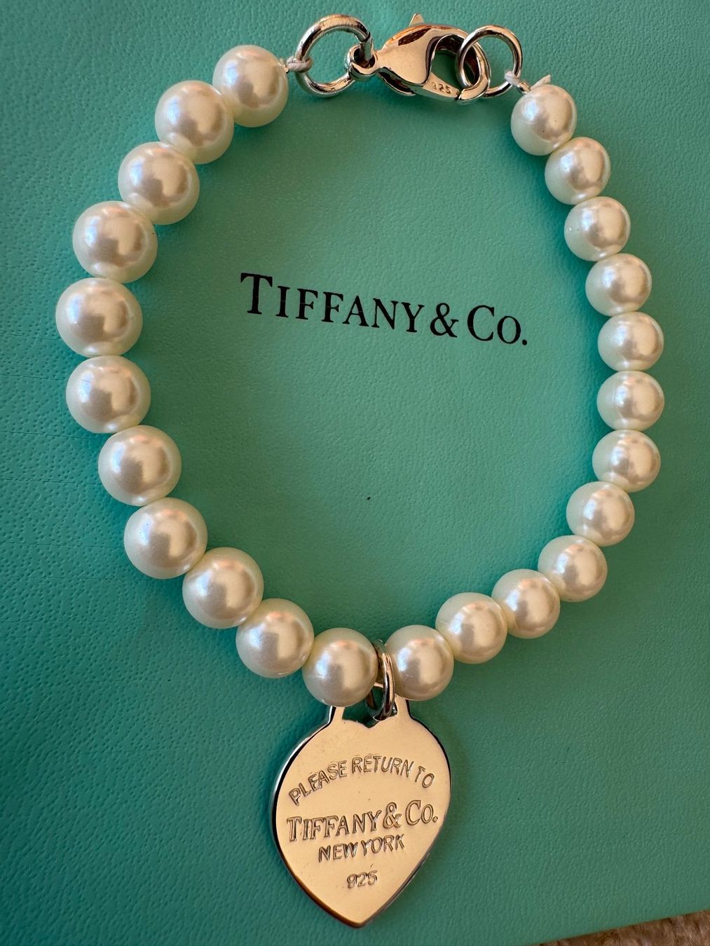 Tiffany & Co. Bracciali & Braccialetti: RETURN TO TIFFANY & CO PERLEN ARMBAND MIT SILBER HERZ – Usato da Binningen venduto da Chaussie 2