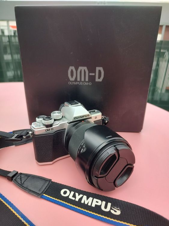 Ensemble Appareil Photo Argentique Olympus OM-10, Boîtier Et Objectif, Occasion