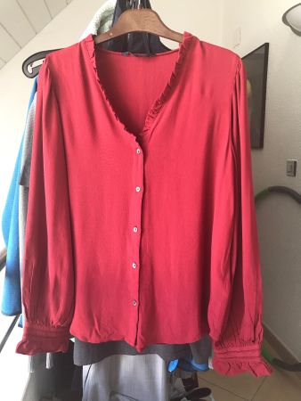 Marks & Spencer Feminine V neck Bluse in Rot 38