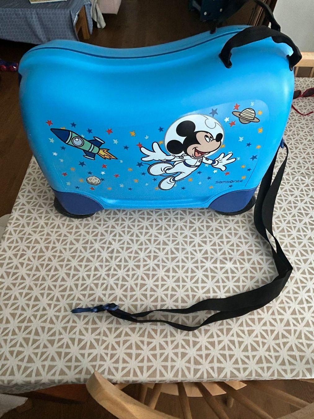 Samsonite Valigie: Samsonite Dream2Go Disney Mickey Ride-On Kinderkoffer – Usato da Dübendorf venduto da sek_9xgf