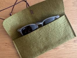 Handmade Wollfilz-Brillenetui Olivgrün – Braun