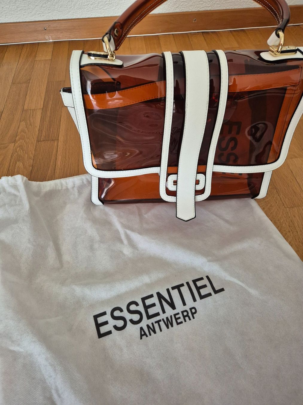 Essentiel Antwerp Borse da donna: Leder Handtaschen Essentiel Antwerp – Usato da Hergiswil NW venduto da Adis_D