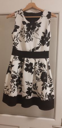 Scickes Bumiges Kleid - Schwarz/weiss - Gr. S