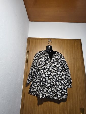 Chemisier Taifun noir fleuri, taille 38, parfait pour l'été