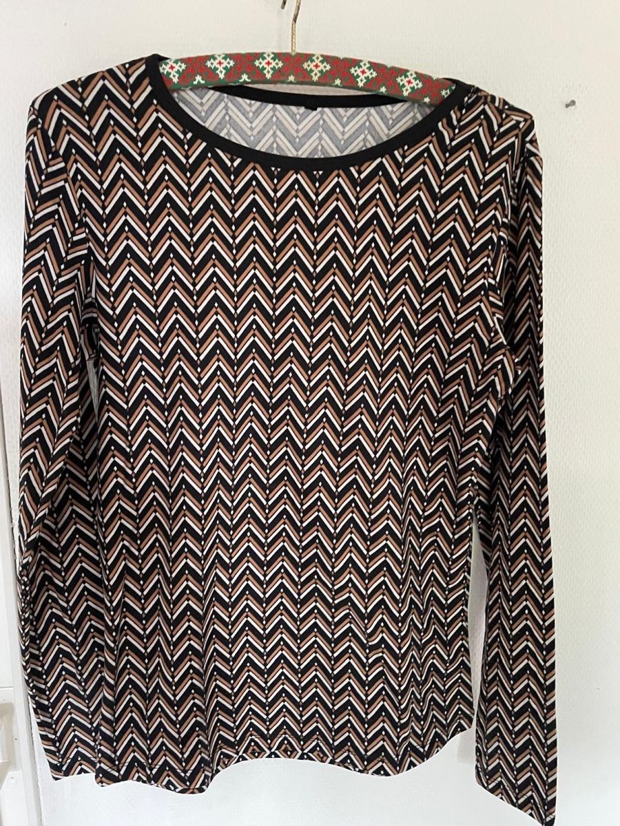 Maglioni & Felpe: Gemustertes Langarmshirt Grösse S – Usato da Dübendorf venduto da ali_g7p8