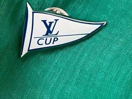 RARITÄT - edler Pin LOUIS VUITTON CUP, weiss, 2.5x2cm