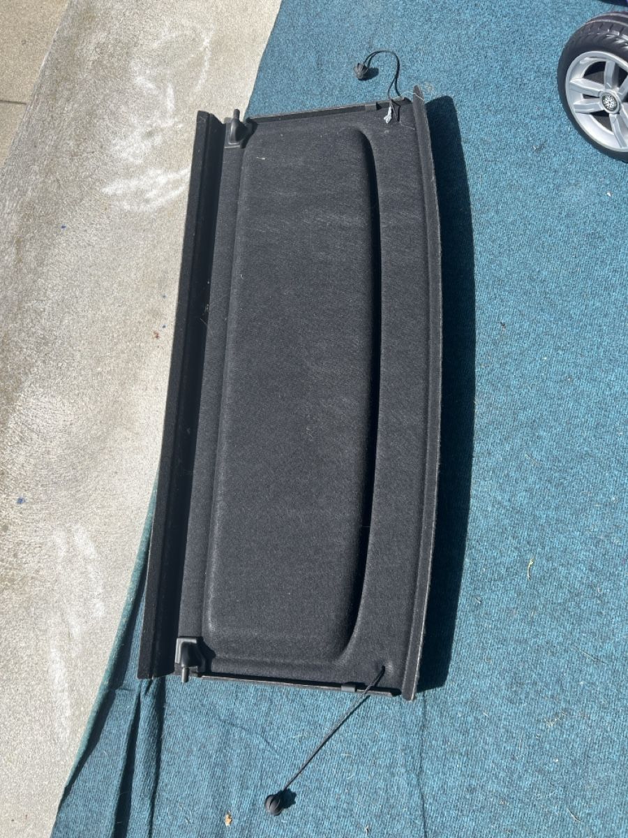 VW Tutti pezzi di ricambio auto: Gepaeckraumabdeckung VW Polo 9N – Usato da windisch venduto da meisterkingremo 1