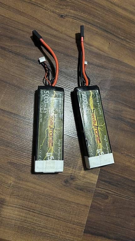 Traxxas RC Kits de montage: Traxxas E-Revo  1:8 brusless – D'occasion à Guntershausen par jan_y7yc 3