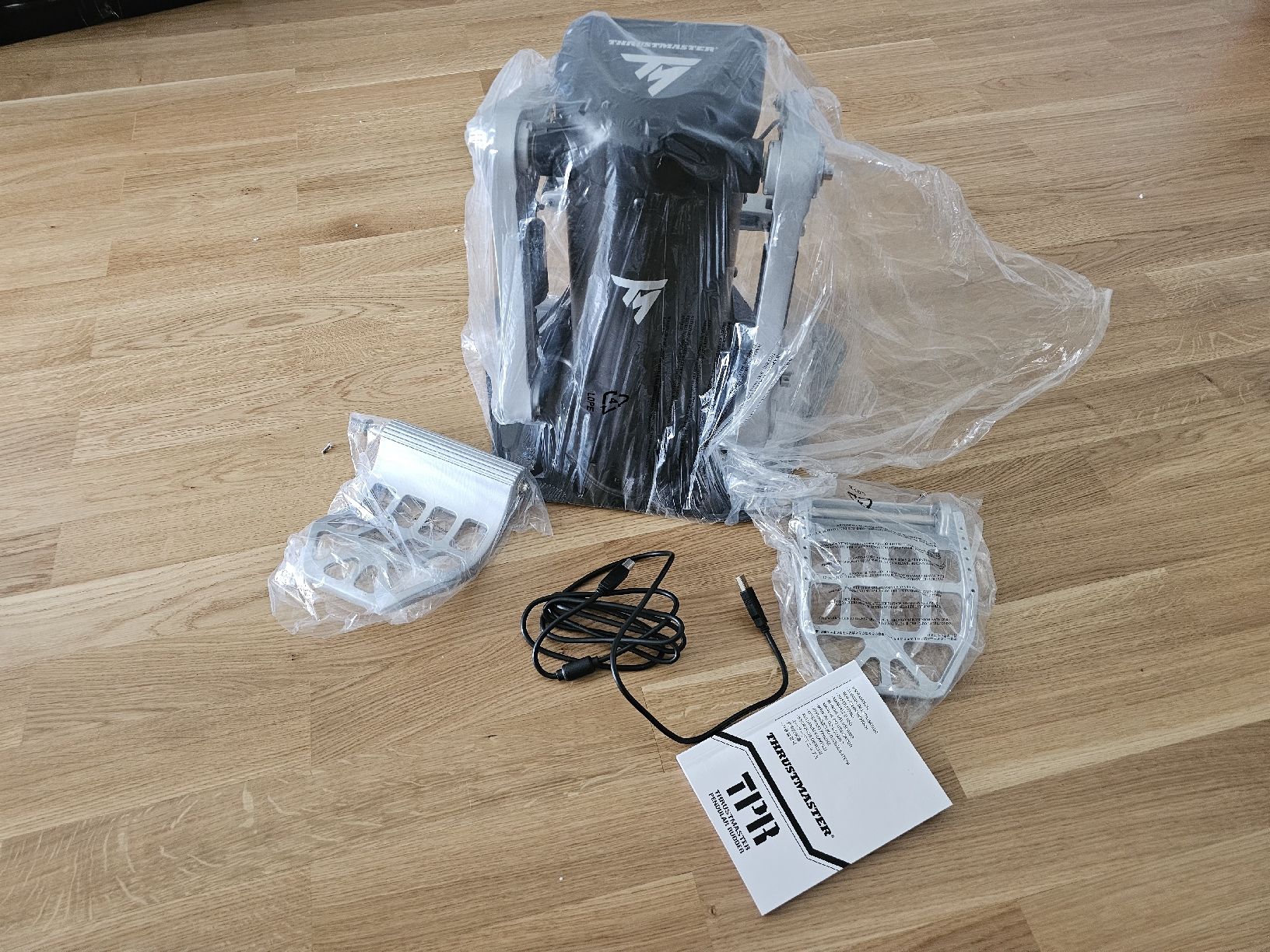 Thrustmaster Controller: Thrustmaster TPR Pendular Rudder - Flight Simulator – Nuovo (secondo la descrizione) da Baden venduto da rob_grh6 2