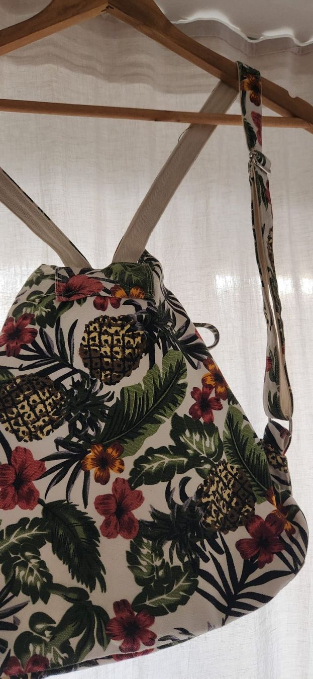 Rucksäcke: Vintage Rucksack Hawaii Blumen Ananas – Gebraucht aus Zürich von syl_bhd2 1