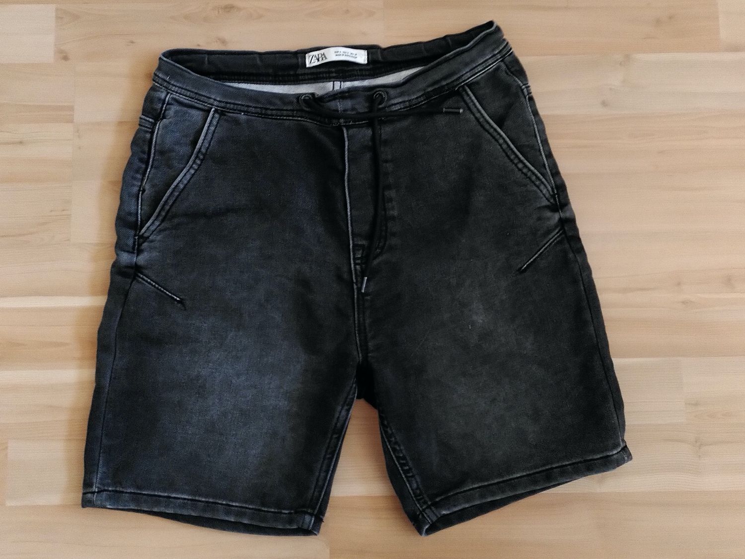 Zara Jeans: KURZE JEANS FÜR HERREN GR.S – Usato da Brugg AG venduto da olamim