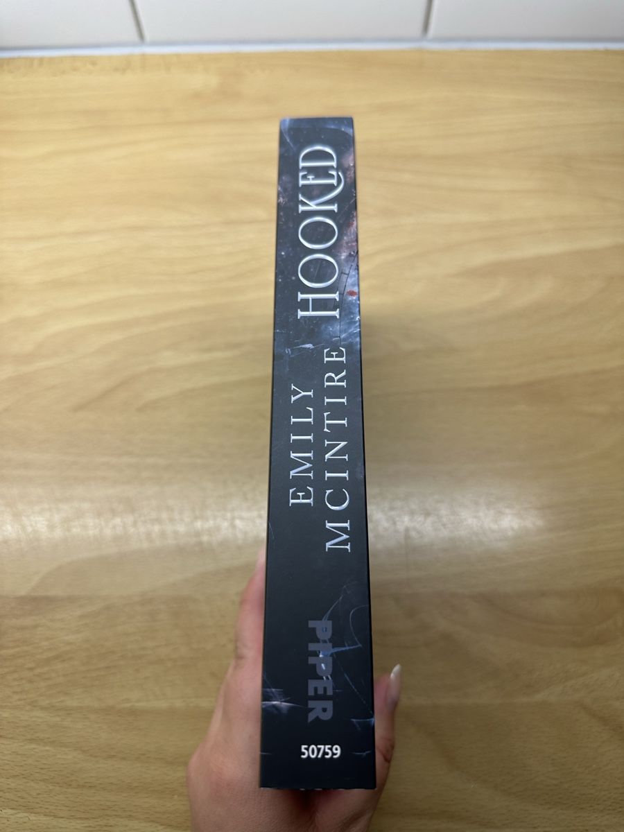 Libri: Hooked - Emily Mcintire – Nuovo e nell'imballaggio originale da Richterswil venduto da Tamtamgirl2 2