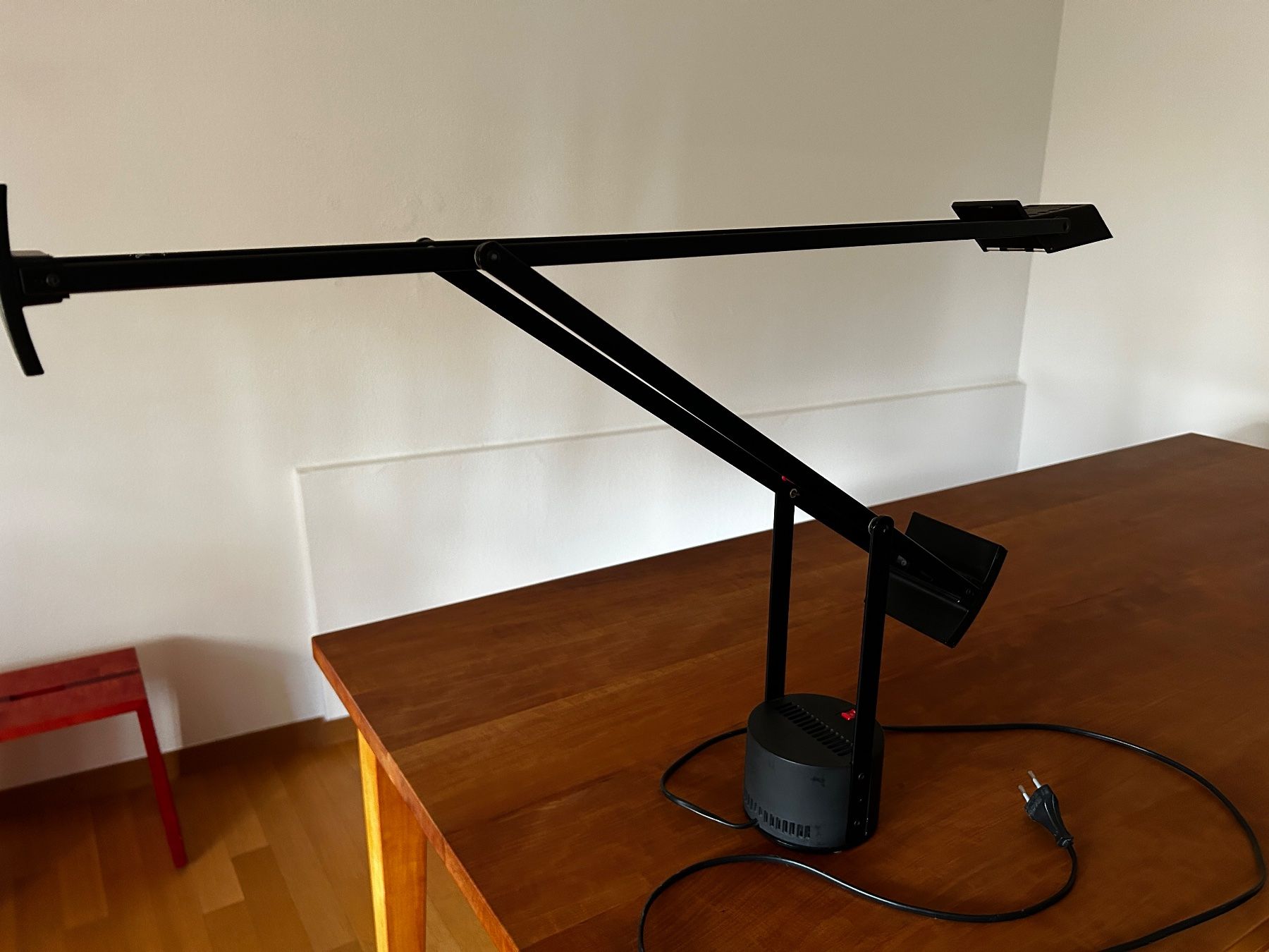 Artemide Lampen: Artemide Tizio-Tischleuchte, schwarz – Gebraucht aus Basel von SanLwin