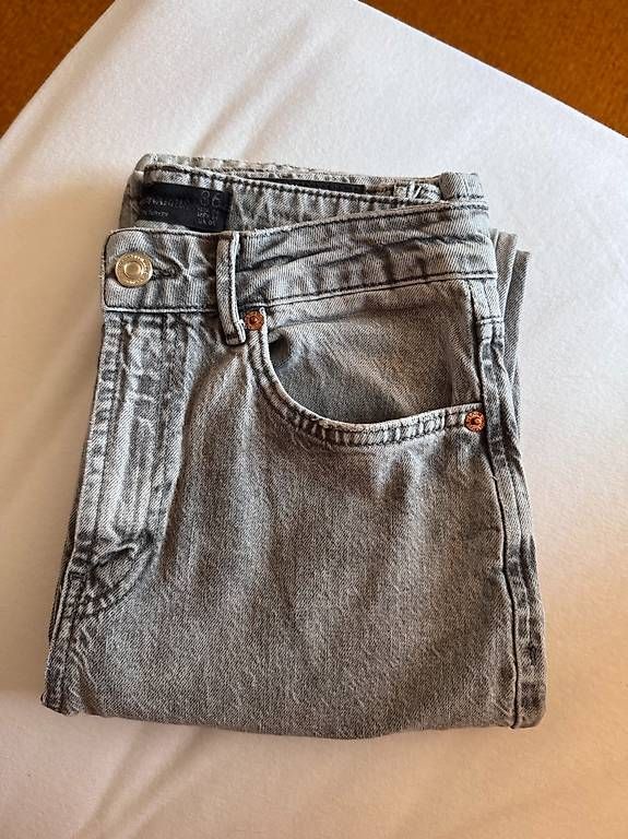 Jeans: Jeans straight gris – Usato da Yvorne venduto da mel_wic 2