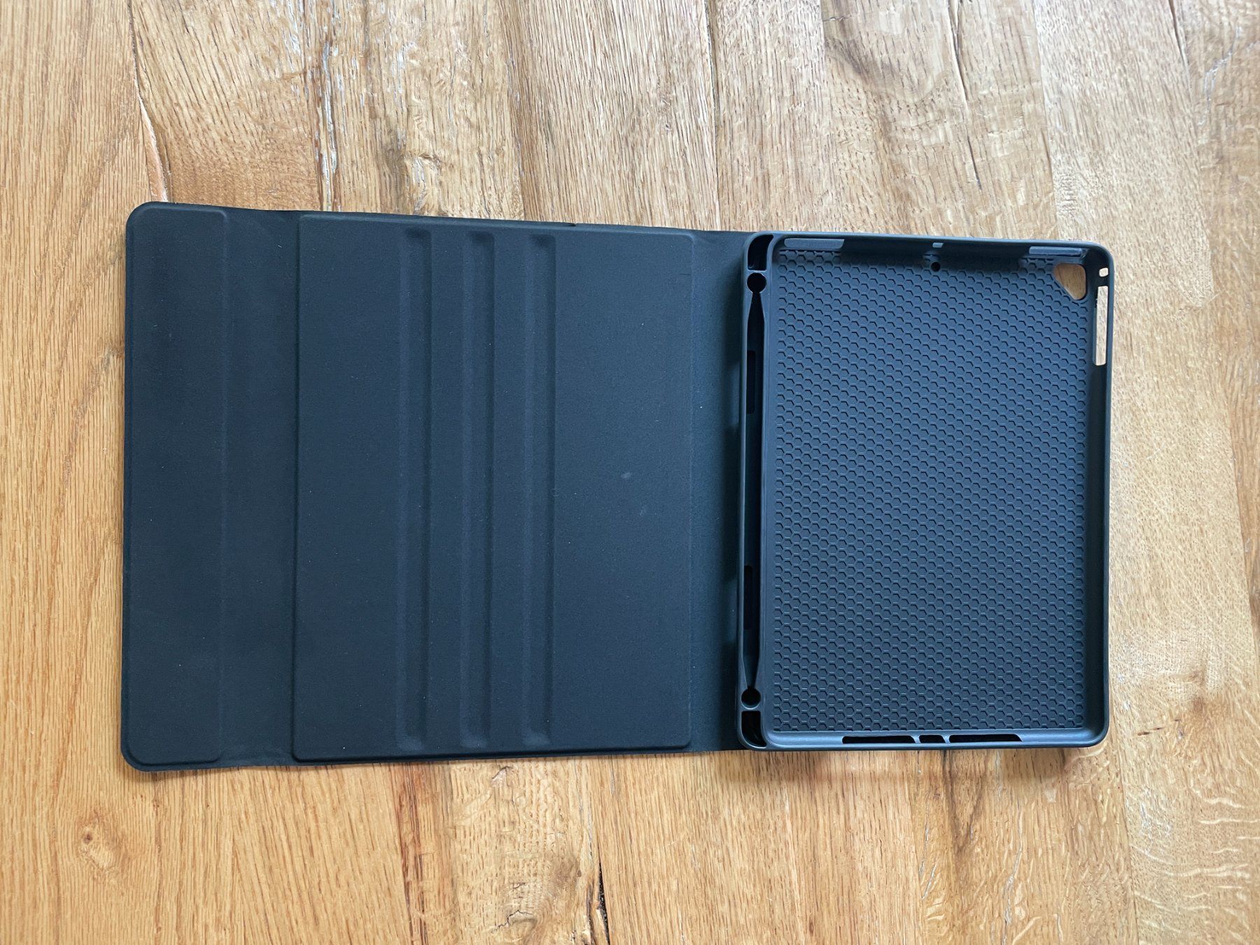 Covers & Schutzfolien: iPad Hülle – Neu (gemäss Beschreibung) aus Hinwil von thomas8340 2