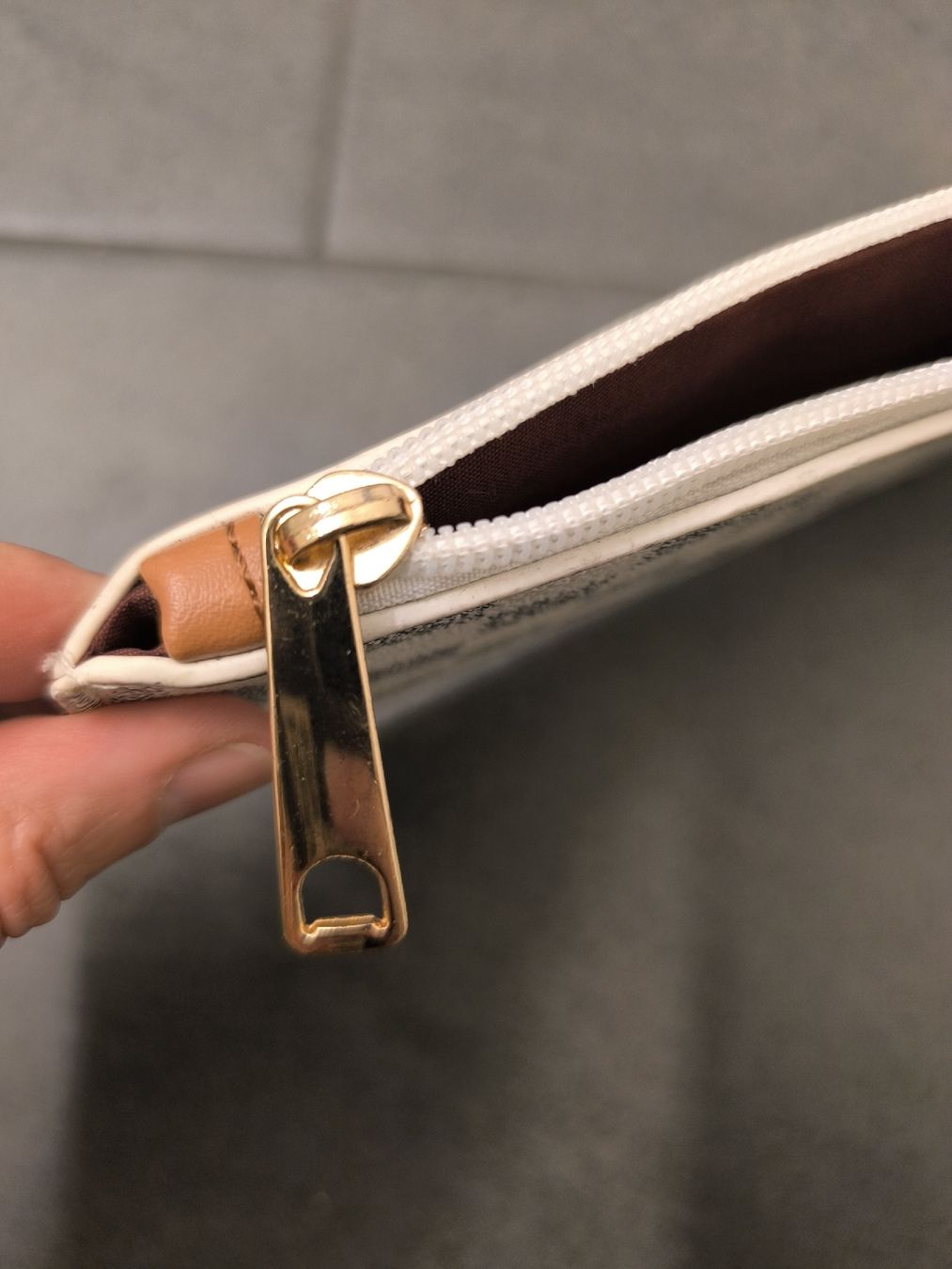 Borse da donna: Pochette Damier Azur hell gebrauchter Zustand – Nuovo e nell'imballaggio originale da Zürich venduto da SwissWardrobe 2
