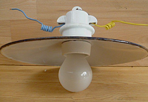 Lampade: Hof-, Keller-, Stall-, Stubenlampe – Usato da Effretikon venduto da Heimstudio