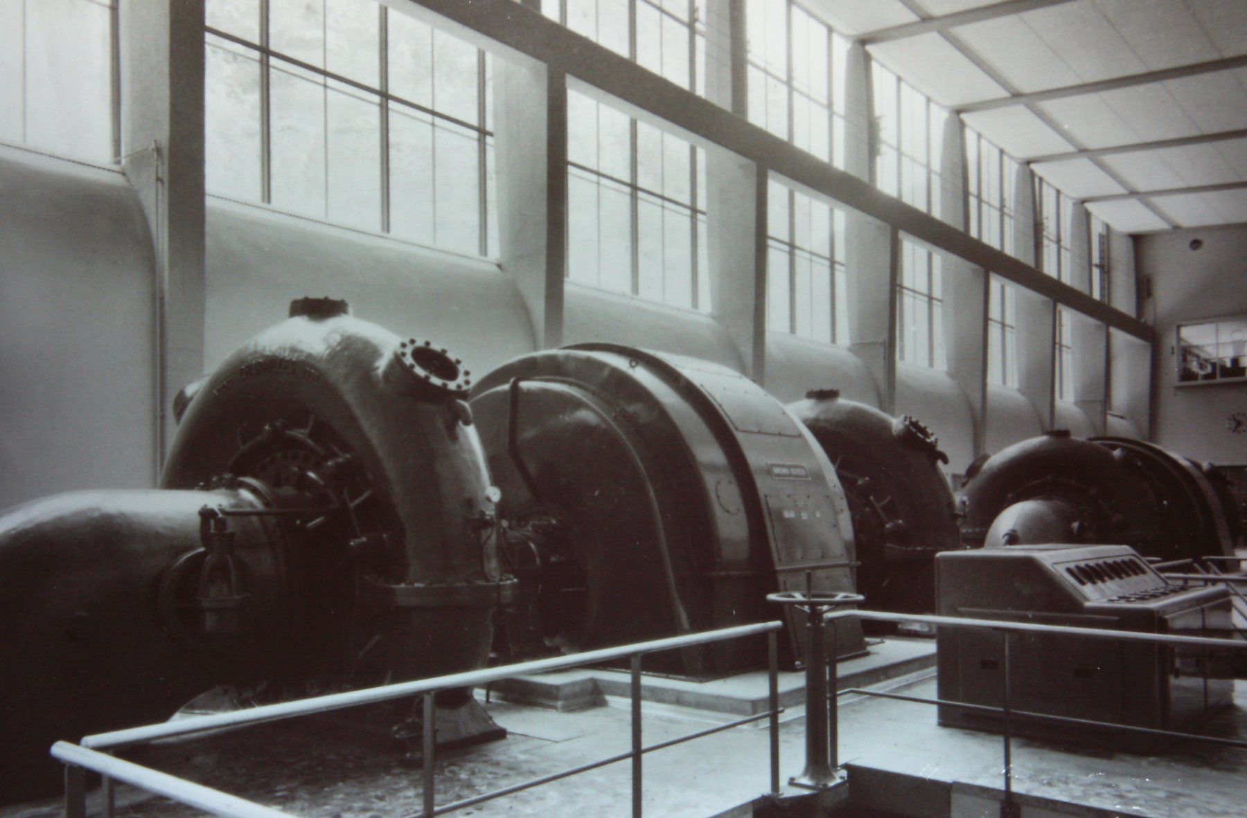 Cartes postales: Intérieur de l'usine électrique du Chatelot au bord du Doubs – D'occasion à Le Locle par Roger46