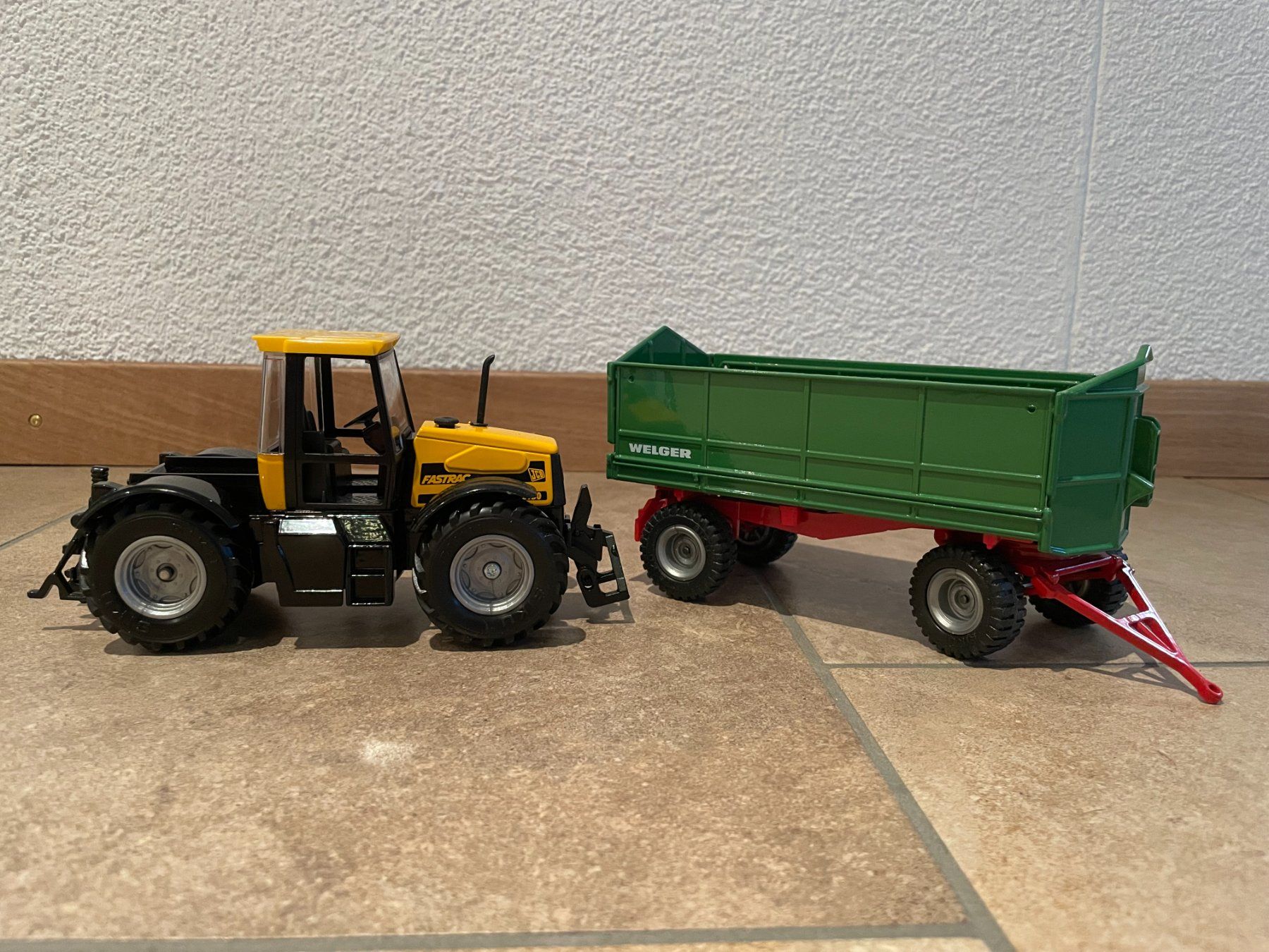 Jcb Traktoren: SIKU JCB 2150 Fastrac mit Welger – Neu und originalverpackt aus Kreuzlingen von Stefan1150 2