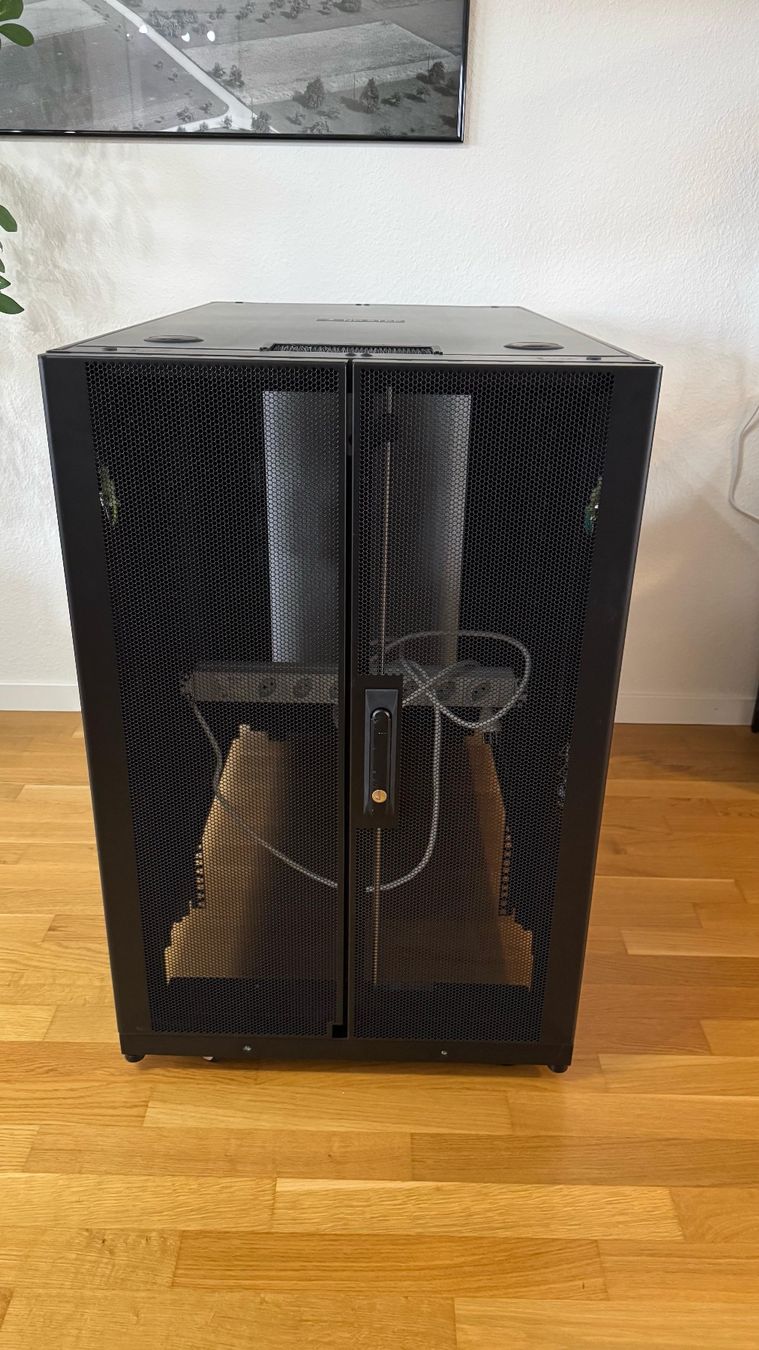 Apc Racks & Cavalletti: Rack - APC NetShelter (SX Cabinet) – Nuovo (secondo la descrizione) da Henggart venduto da Welcome04 8