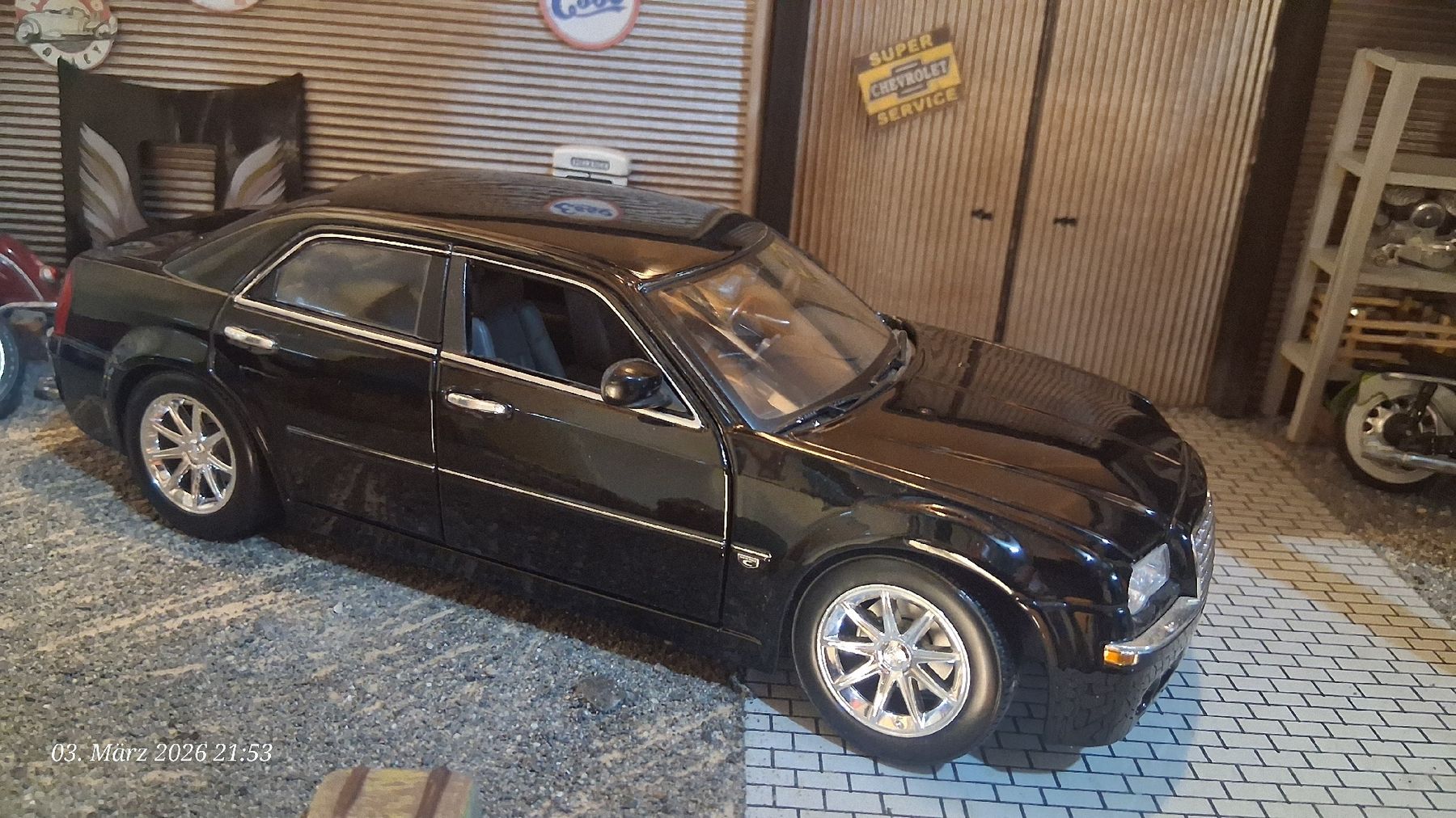 Maisto Voitures modèles: Chrysler 300C Hemi 1:18 – Neuf (Voir description) à Wolfenschiessen par 2-stroke-garage