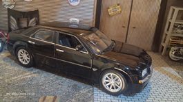 Chrysler 300C Hemi 1:18