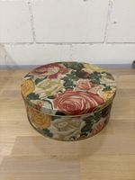 Vintage Dose mit Rosenmuster, mit kleiner Delle
