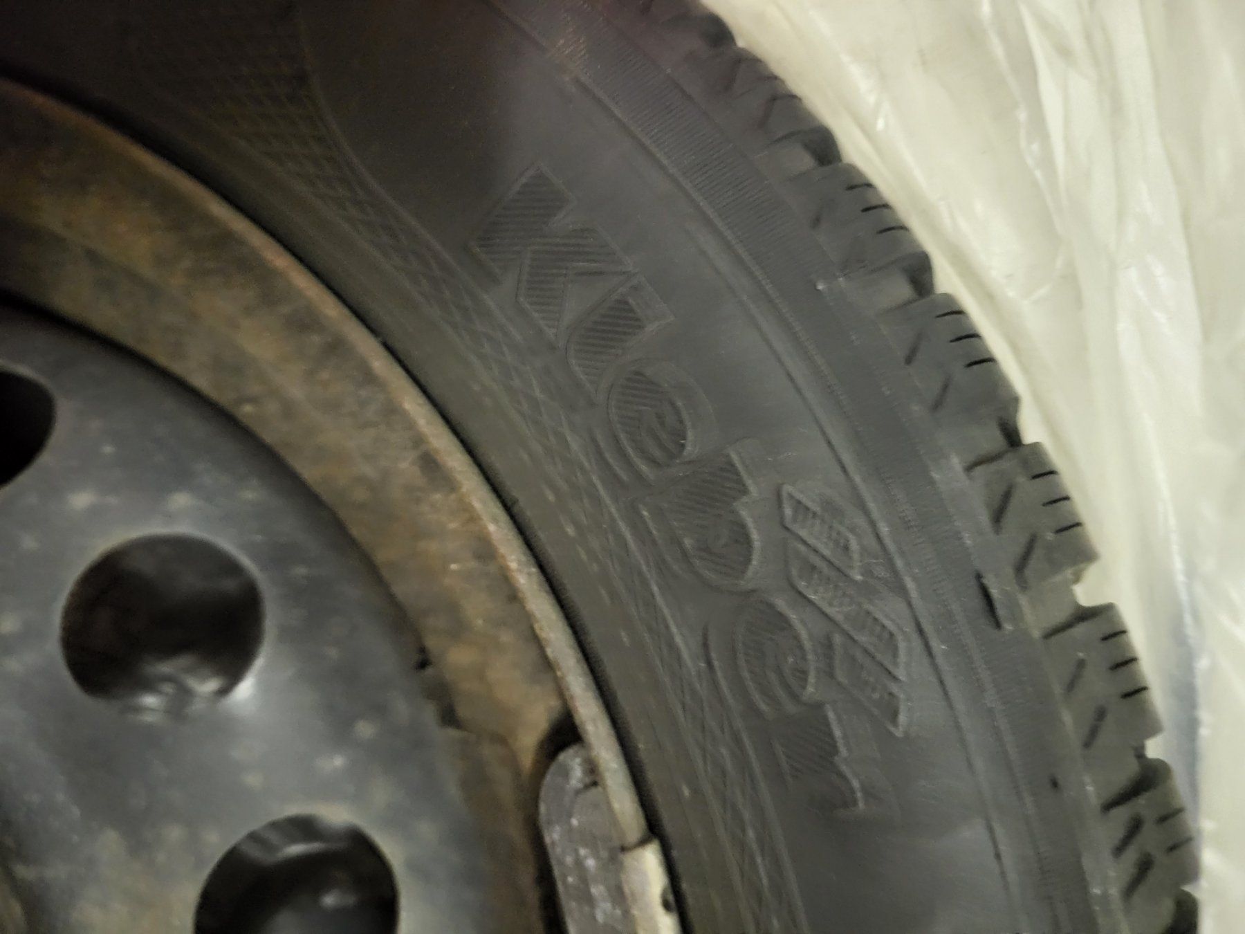 Toyota Tutti pezzi di ricambio auto: Set Winter pneu TOYOTA AYGO – Usato da dietikon venduto da ami_sfz7 2