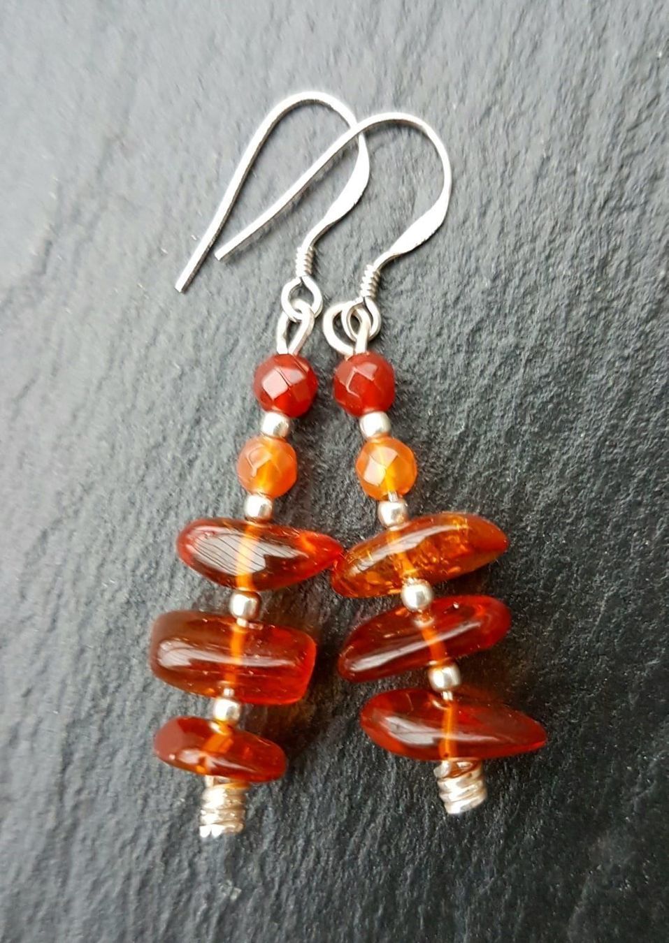 Orecchini pendenti & Orecchini a lobo: Boucles d'oreilles ambre et agates – Nuovo e nell'imballaggio originale da Veyrier venduto da Leilazizou 1