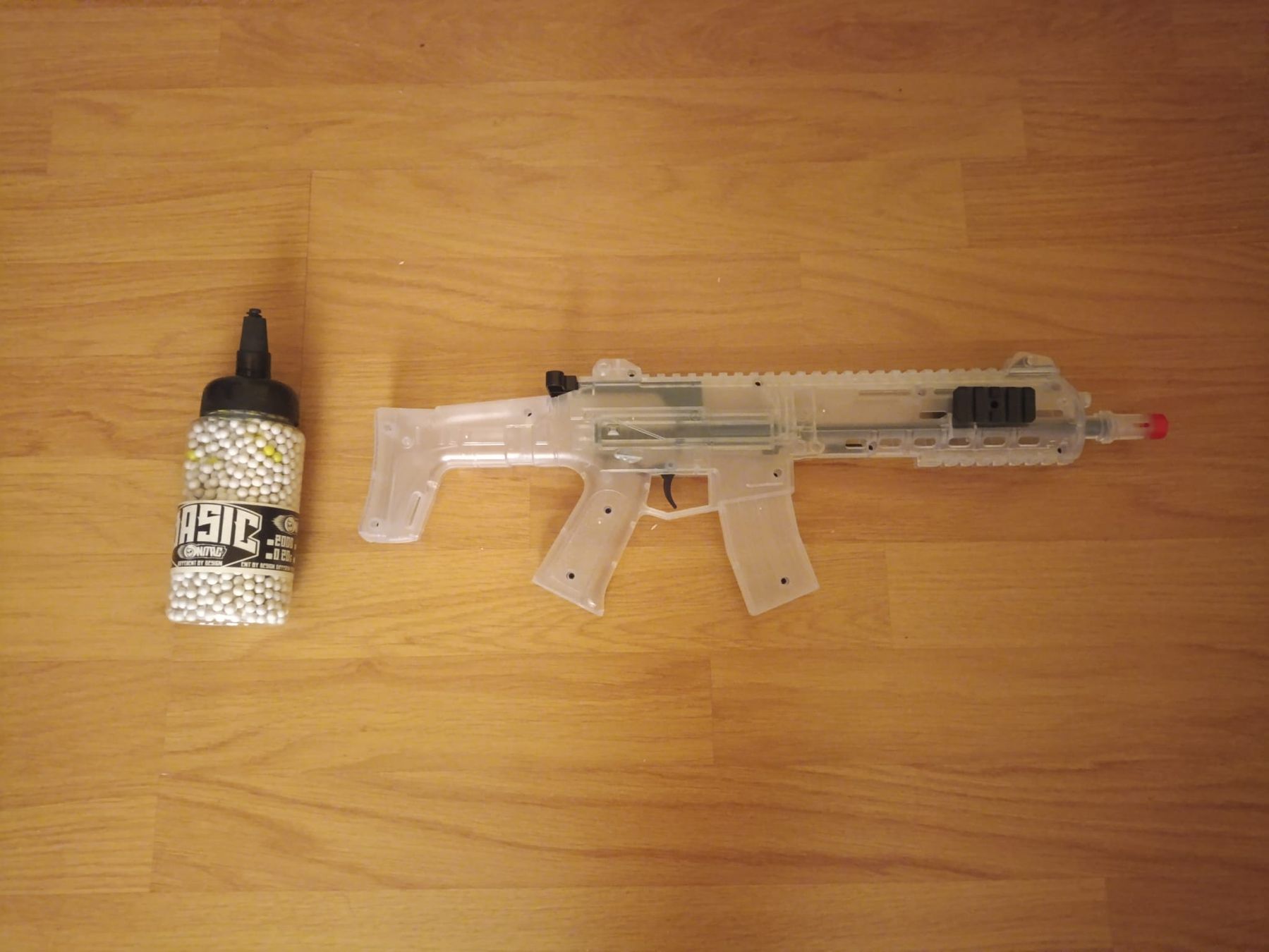 Giocattoli: Spielzeug Sturmgewehr durchsichtig mit Munition – Usato da Oberriet SG venduto da elternbabykind