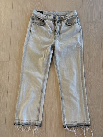 10.11 Studios Jeans Size 28, Light Wash, Cropped, Used