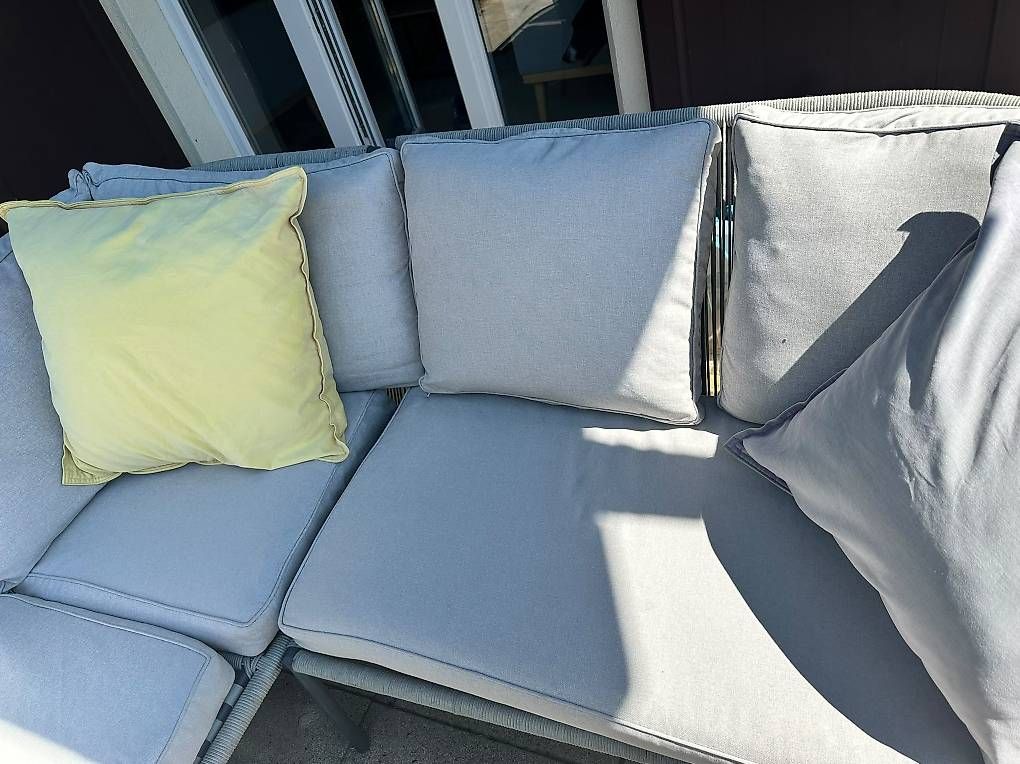 Set di tavolo e panche: À vendre salon de jardin avec table – Usato da Eysins venduto da tde_jv96 2