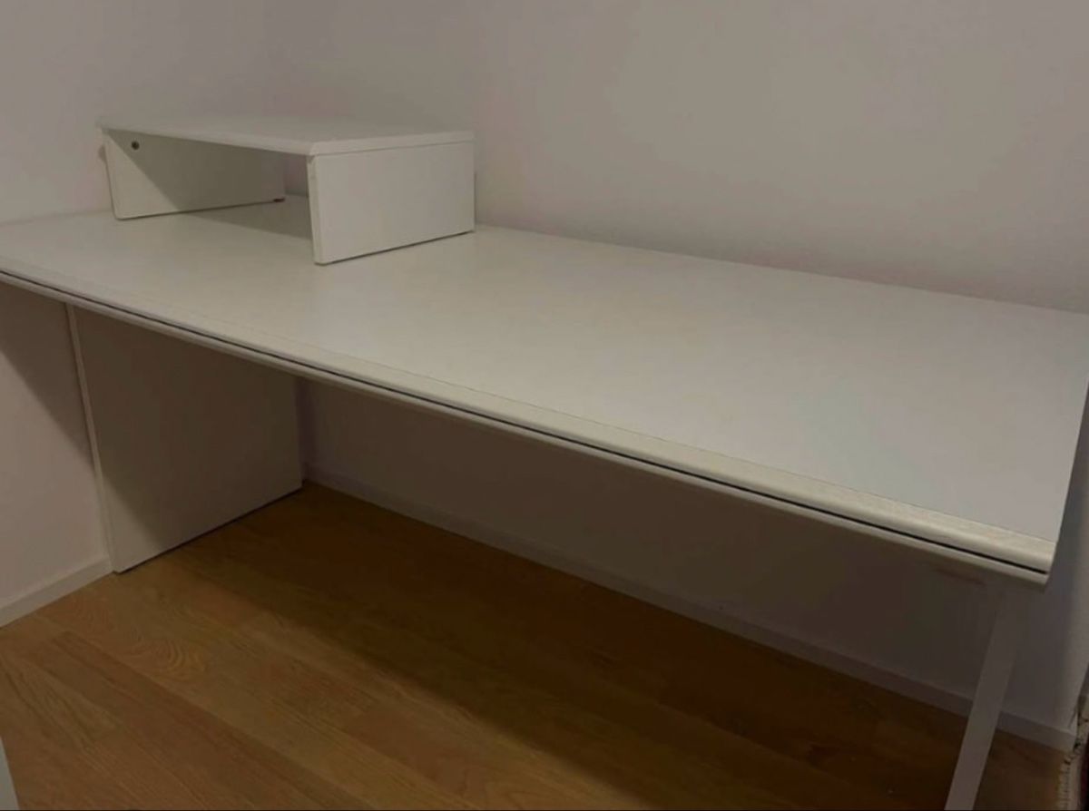 Scrivanie: Schreibtisch weiss 166 cm – Usato da Lyss venduto da Kindergarten2015