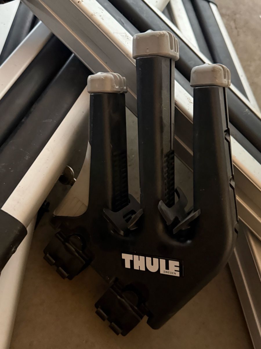 VW Barres de toit: Thule Skiträger  – D'occasion à Wiedlisbach par Sgtg