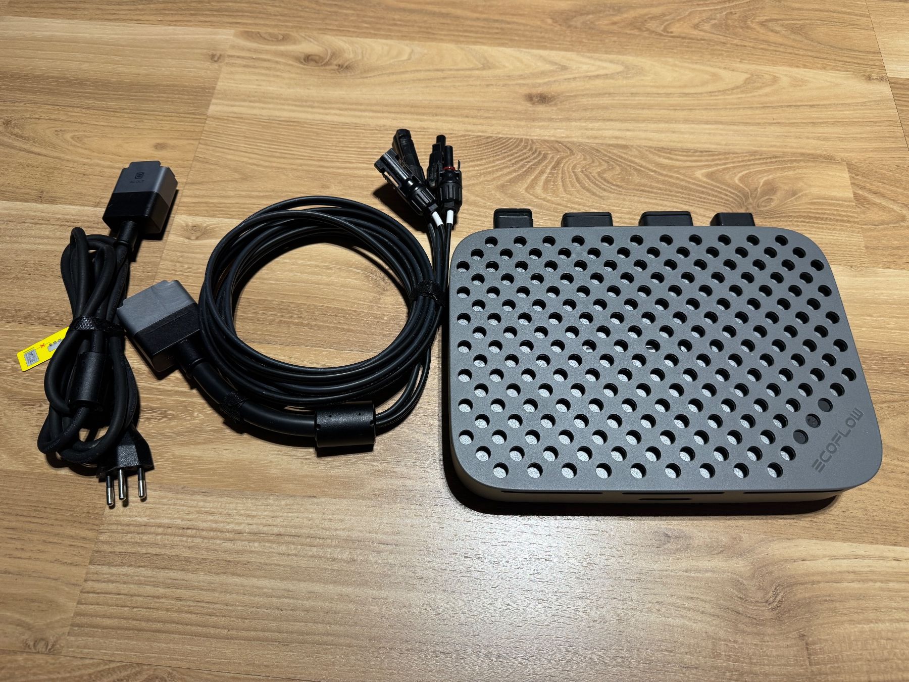 Ecoflow Inverter: EcoFlow PowerStream mit Schweizer AC-Kabel – Usato da Moosleerau venduto da MarMooAG