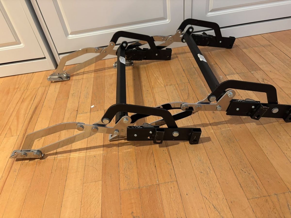 Supporti a parete: Natuzzi brackets  – Nuovo (secondo la descrizione) da Zürich venduto da dbe_gn2m