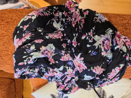 Damen Schal schwarz mit Blumenmuster leicht guter Zustand