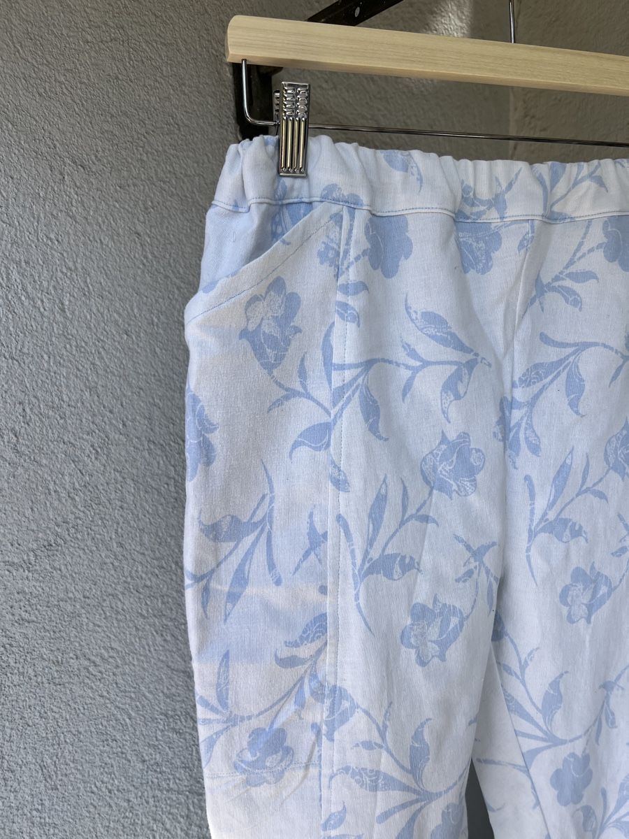Pantaloni: Sommerhose mit Blumenmuster, Grösse S – Nuovo (secondo la descrizione) da Bern venduto da mehrlean 1