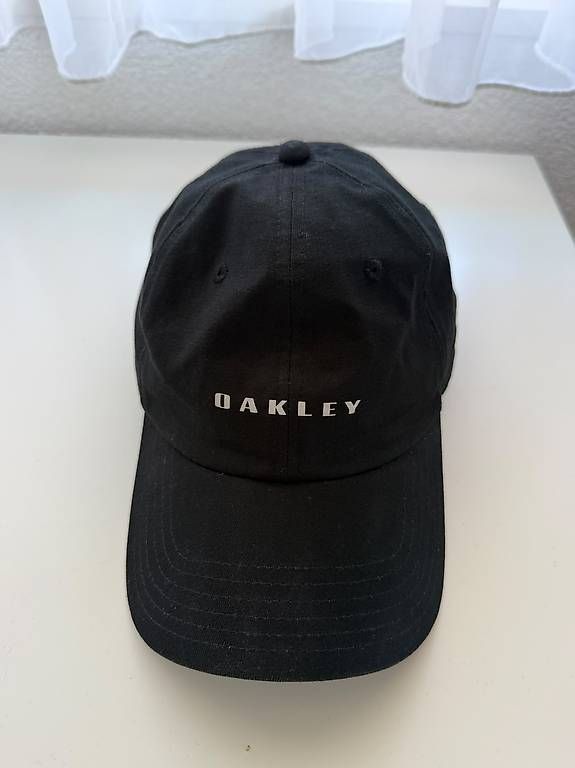 Hüte, Mützen & Caps: SCHWARZE OAKLEY BASEBALL-CAP – Neu und originalverpackt aus Niederhelfenschwil von Mileko 1