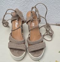 Beige  Sandalen mit Plateausohle, Gr. 37, Neu