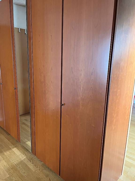 Pfister Armadi: Möbel Pfister Nussbaum Schrank, variable Breite 252x61x219 – Usato da Buttwil venduto da Pixie30 2