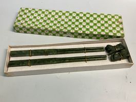 Essstäbchen aus grüne Jade mit Bänkli Chop Sticks