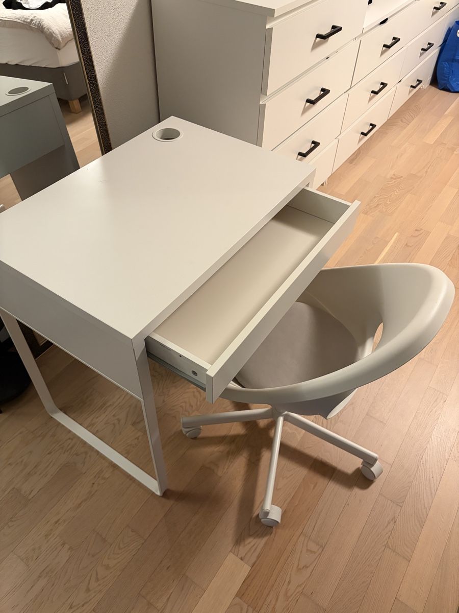 Scrivanie: Schreibtisch mit Stuhl IKEA MICKE  – Usato da Glattpark(Opfikon) venduto da NadjaRr 2