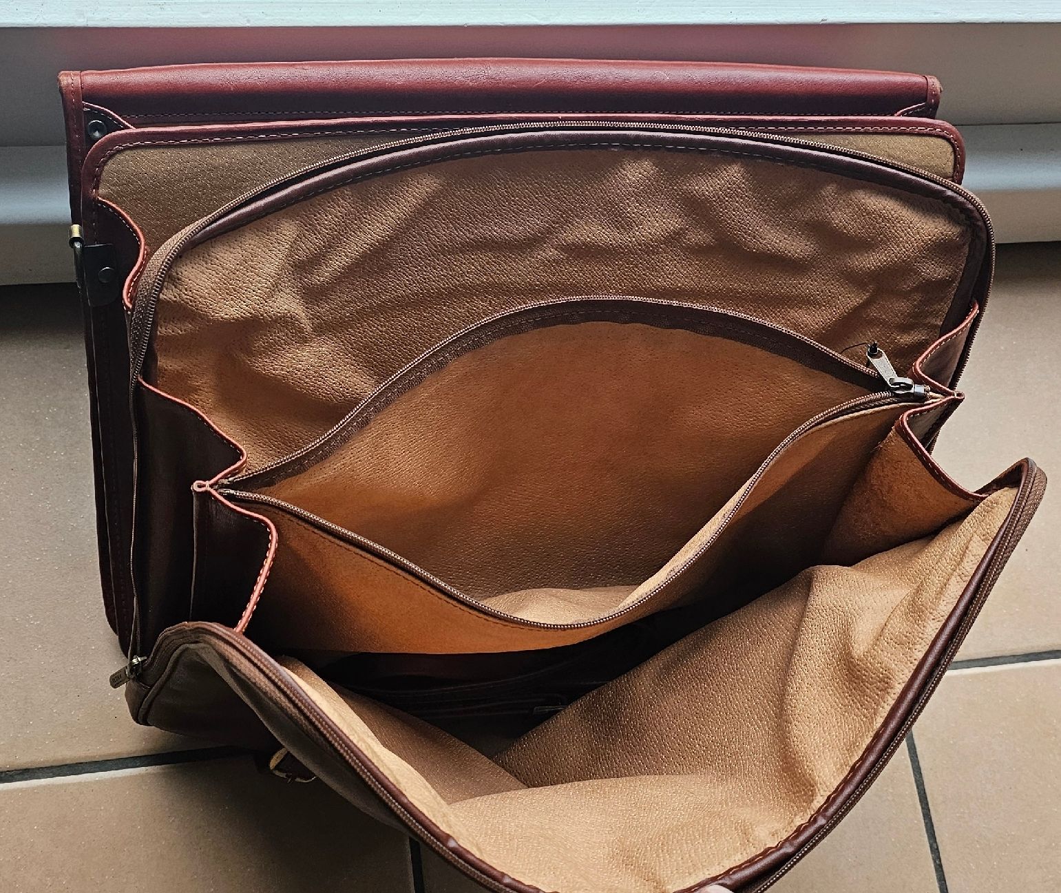 Valigie & Borse: Texier Leather Briefcase Brown Multi Compartment Used – Usato da Wettingen venduto da Korn54 2