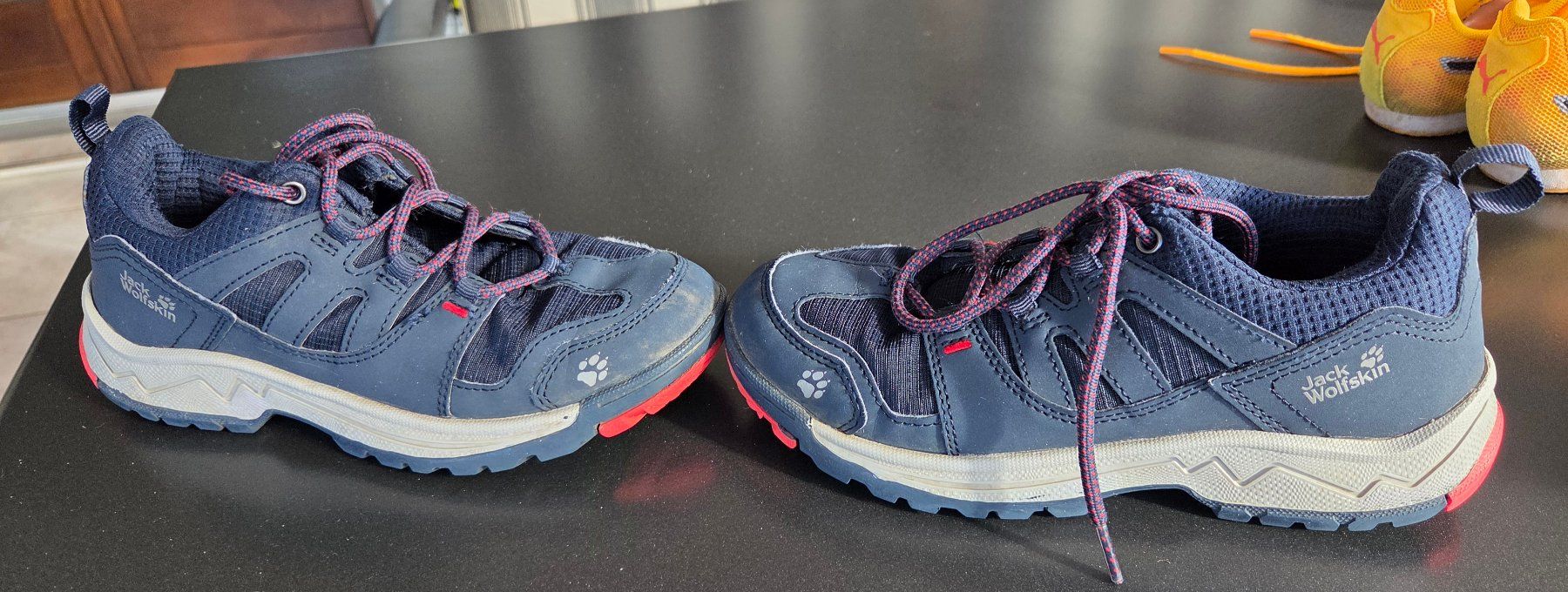 Jack Wolfskin Scarpe per ragazzi: Jack Wolfskin Gr.35 – Usato da Obergösgen venduto da schesom