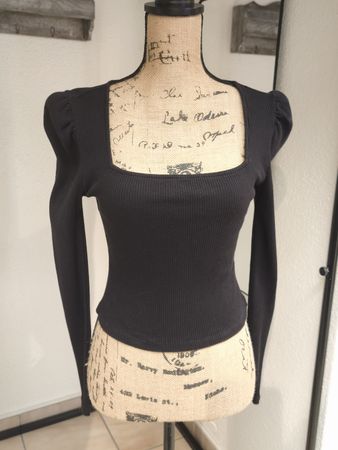 Damen Langarmshirt schwarz mit Puffärmeln Grösse M